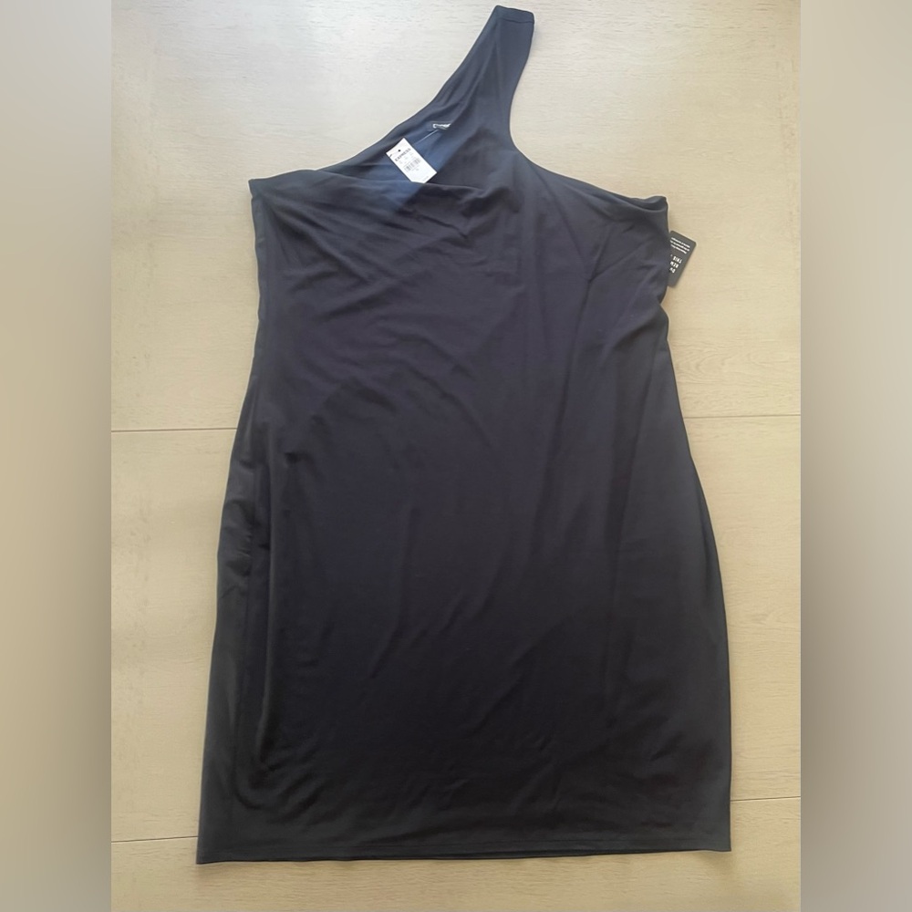 One shoulder body contour dress